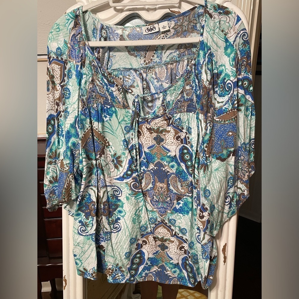 🦋🦋🦋BOGOHO 🦋🦋🦋Paisley/Floral Print Top